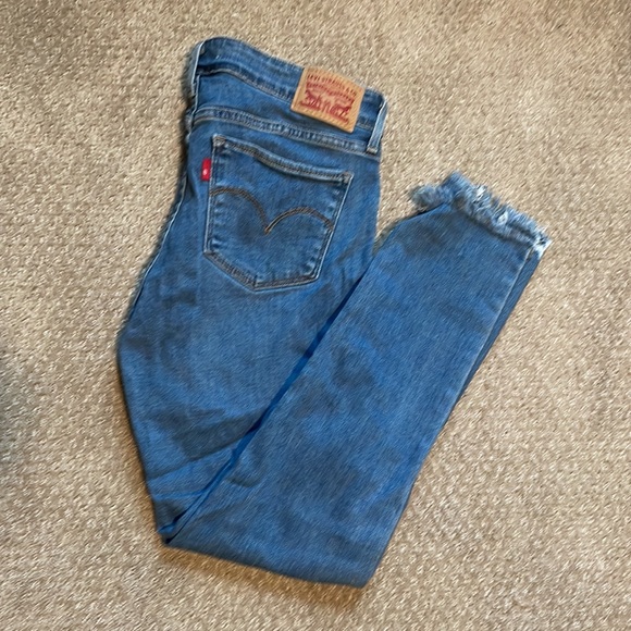 Levi’s 711 Skinny Jean - Picture 3 of 4